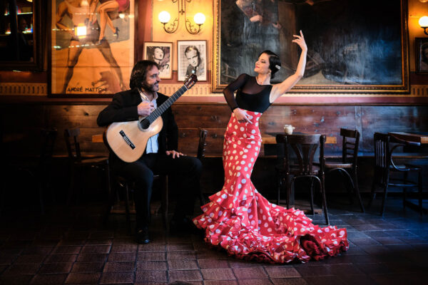 EMPIEZA_EL_LLANTO_DE_LA_GUITARRA